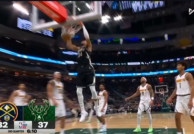 开云-根本拦不住！字母哥写意转身轻松双手暴扣