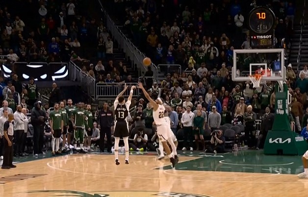 开云体育官网-疯狂续命！罗林斯弧顶撤步变向再中三分 分差仅剩1分