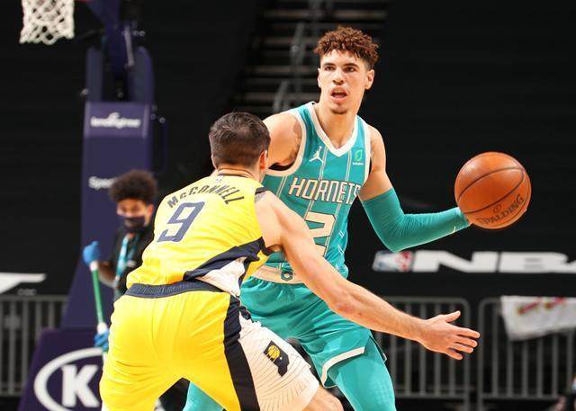 开云体育官网-出色表现引发开拓者更衣室讨论 三球未来无可限量