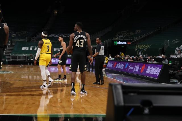 开云体育官网-大胜无聊改玩摄影 四个瞬间证明字母哥仍在进步